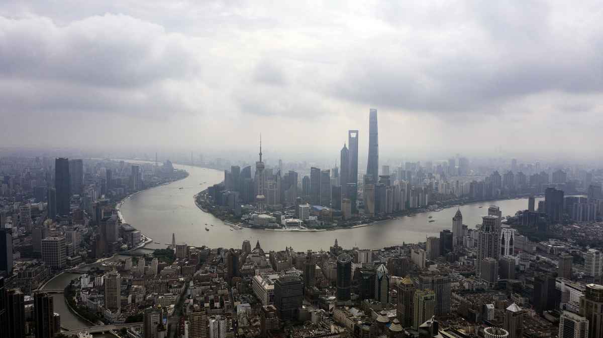 上海封城尚未解封，北京、天津封控升級，中國封城措施正在加劇對世界經濟的影響。圖為2022年5月24日，疫情封鎖下的上海。（Getty Images/Bloomberg）