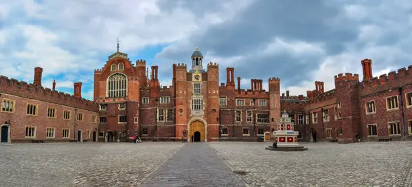 漢普頓宮：英王亨利八世的王室寓所