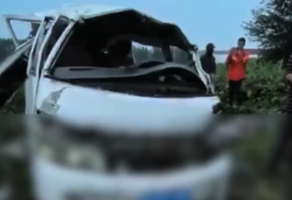 一小型客車在鶴哈高速發生交通事故 5死12傷