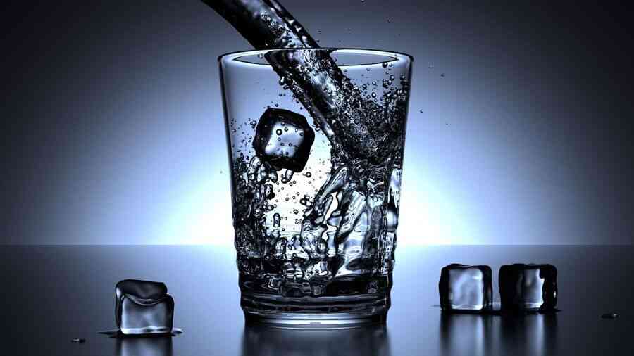 如何在家裏自製透明冰塊？專家分享訣竅