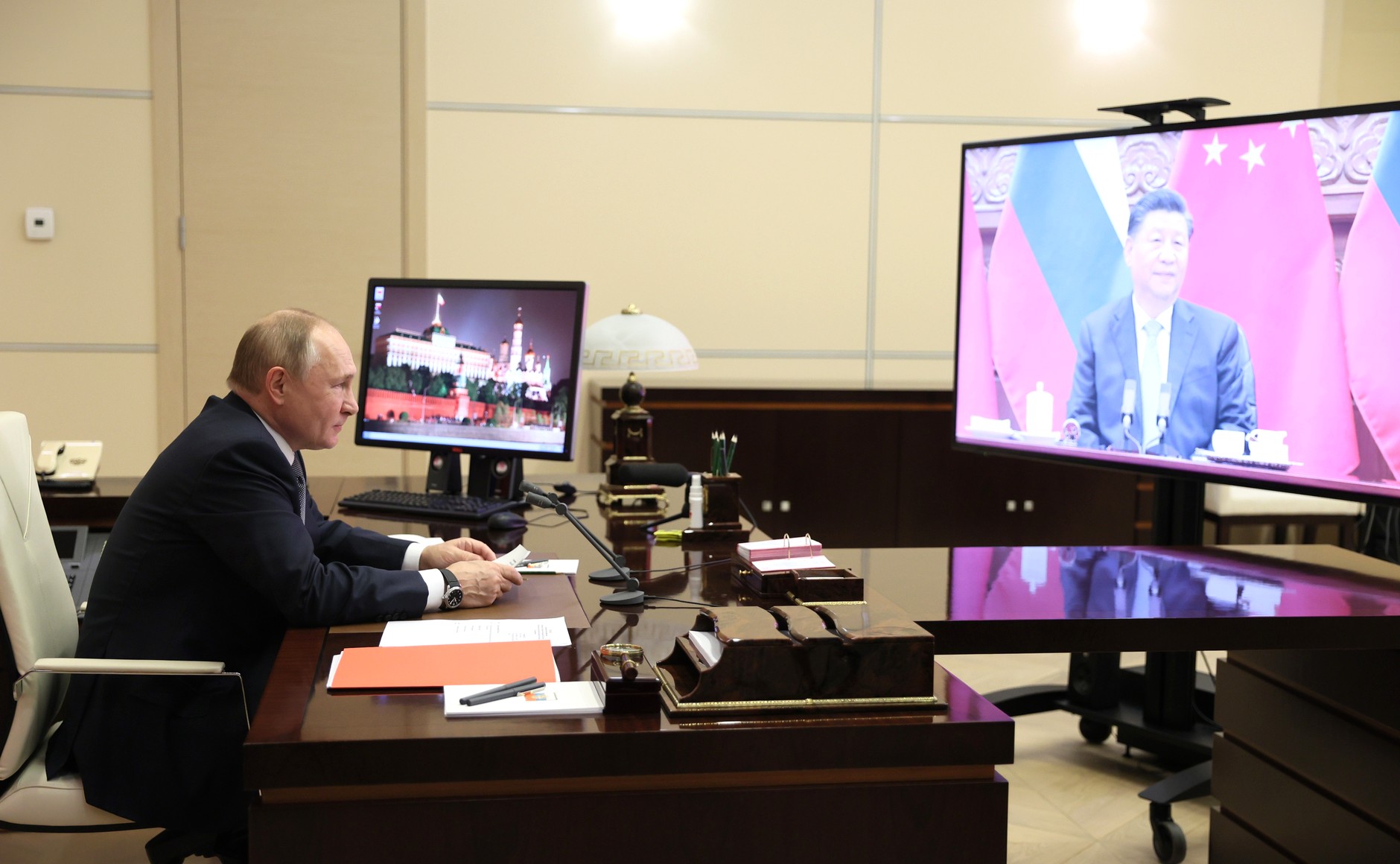 12月15日，俄羅斯總統普京與習近平通過視像會晤。（克里姆林宮圖片）