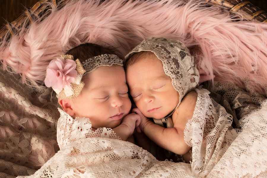 雙胞胎妹妹子宮內發「信號」 及時救姐姐一命