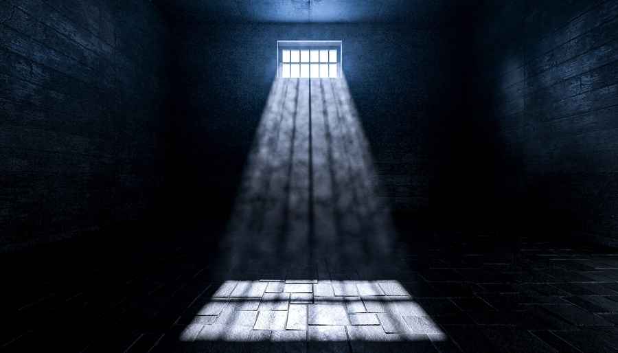 王友群：第一個被判死緩的省部級女貪官