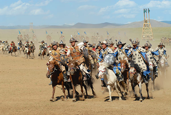 博爾朮常常隨侍成吉思汗左右，即使是出征也是輔助督領中軍。圖為蒙古騎兵。（shutterstock）