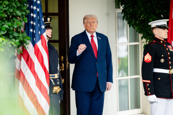 周曉輝：特朗普強硬回擊 中共玩火為哪般？