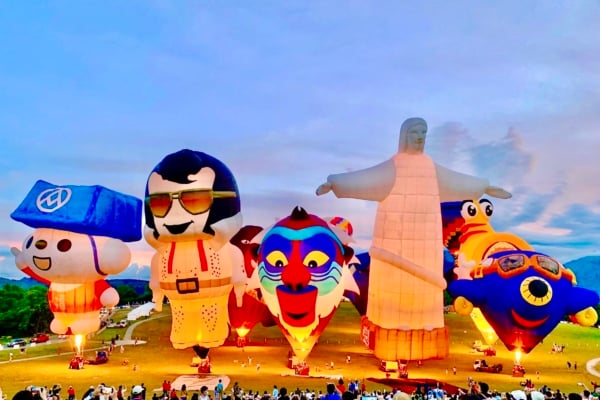 造型各異其趣的熱氣球們隨著音樂噴火起舞,將鹿野高台點綴成最綺麗的舞台。(圖/王芊芊提供)