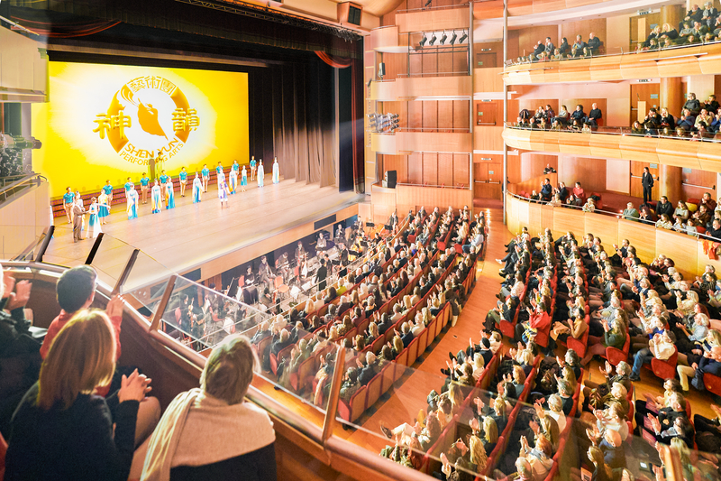 神韻意大利烏迪內首場爆滿「傳遞價值 引人反思」