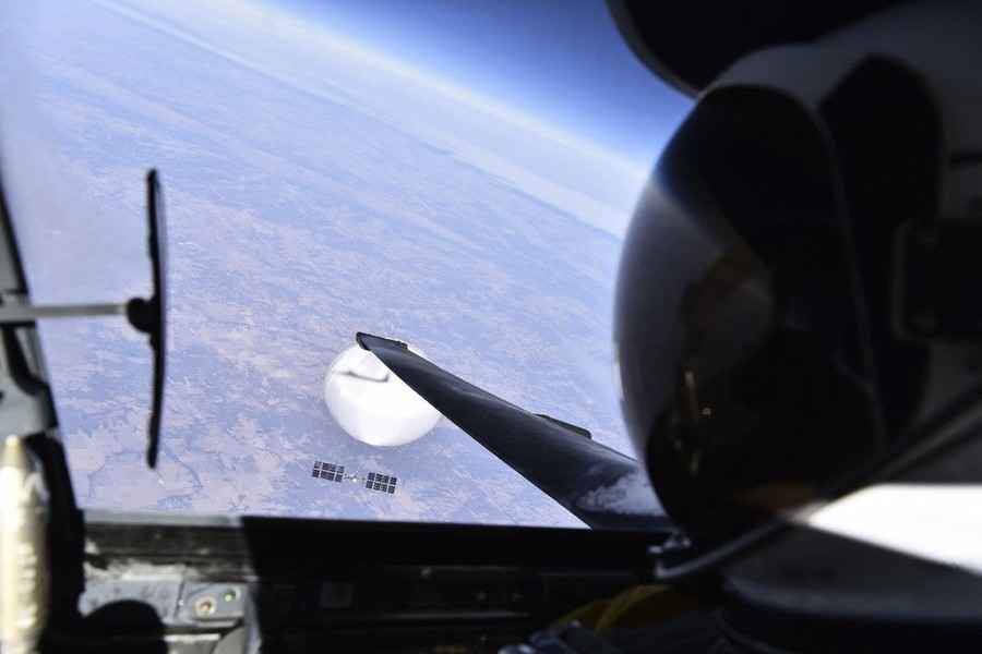 U-2偵察機居高拍攝中共間諜氣球 照片曝光