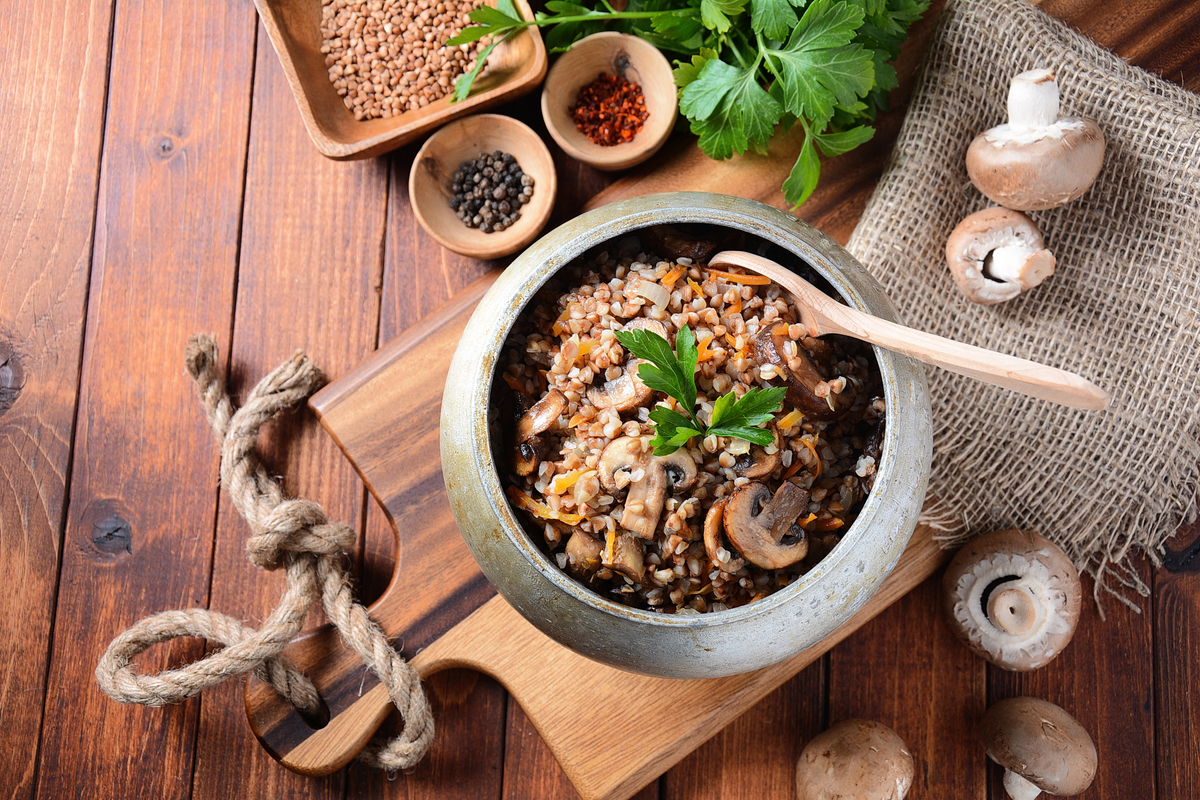 蕎麥蘑菇粥，俄羅斯或烏克蘭美食。（Shutterstock）