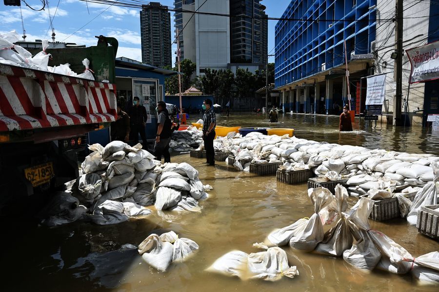漲潮致河水氾濫 曼谷多區遇洪水侵襲（多圖）