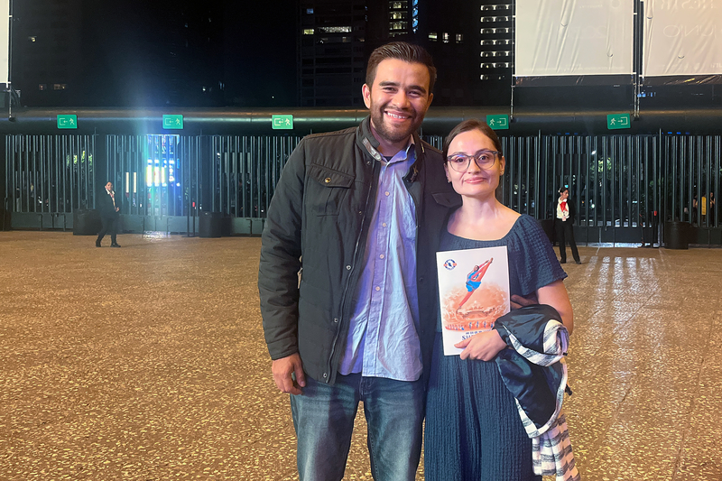 2025年5月4日晚,麻醉師Daniela Jaramillo Rivera和先生Mariano Alonso Espinosa觀看了神韻新紀元藝術團在墨西哥城國家禮堂(Auditorio Nacional)的第五場演出。(方圓/大紀元)