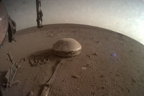 電量見底 NASA洞察號火星車釋出告別照