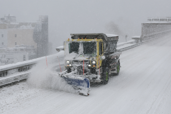 暴風雪重創大紐約地區 逾十萬戶居民停電