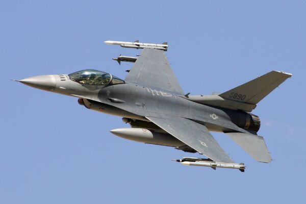 美退役F-16戰機送烏克蘭 作為「零部件捐贈」