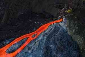 【圖輯】意大利火山噴出壯觀熔岩流 遊客爭睹