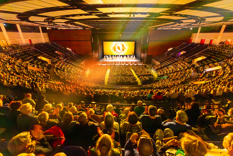 神韻法國土倫三場爆滿 主流讚歎藝術奇觀