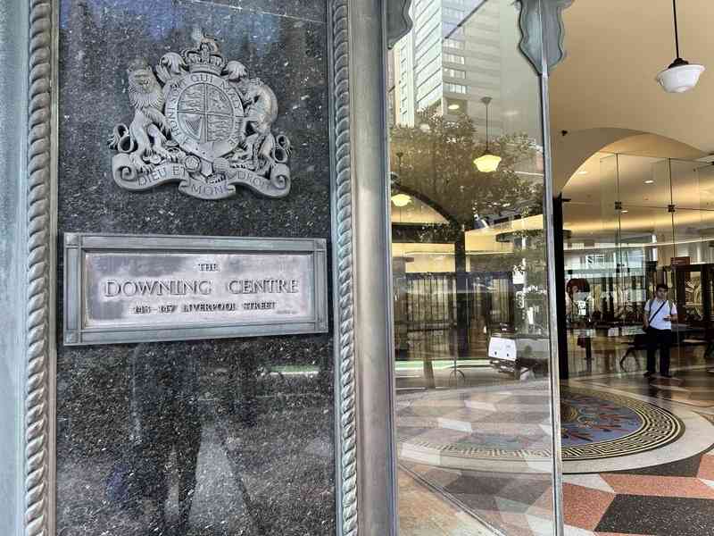 楊蘭蘭律師否認新指控 案件再延期