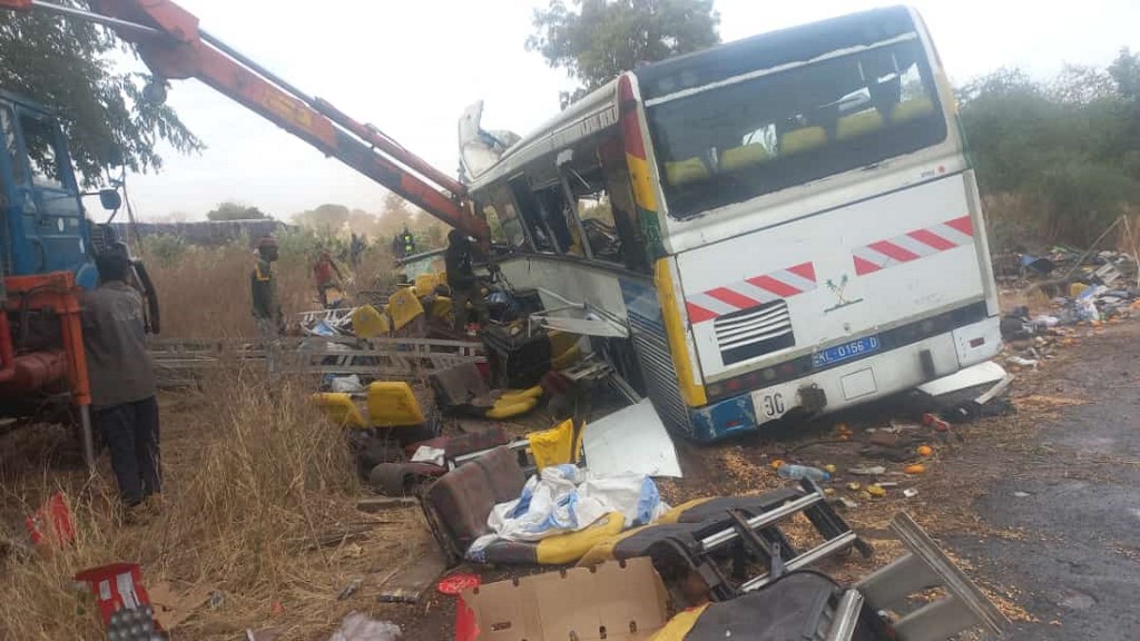 塞內加爾巴士相撞 至少40死數十傷