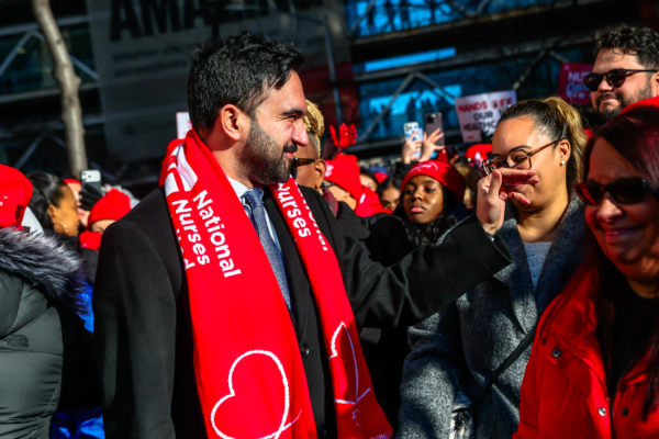 紐約多家大型醫院爆發護士大罷工