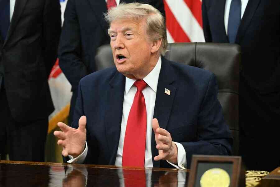 特朗普下令打擊伊朗 透露潛在新目標