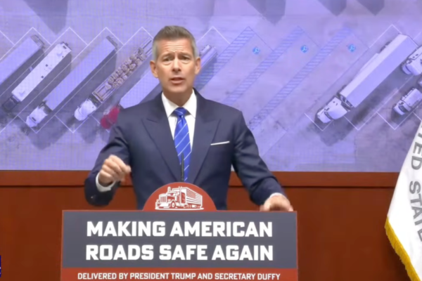 聯邦政府質疑紐約商用駕照不合規 威脅撤七千萬撥款