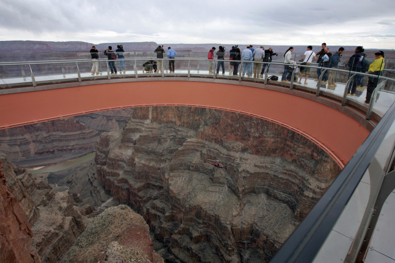 美國大峽谷的玻璃天空步道，於2007年3月20日正式啟用。（ROBYN BECK/AFP/Getty Images）