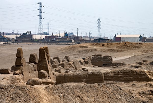 2021年11月30日,秘魯,「卡哈馬爾基利亞」(Cajamarquilla)考古遺蹟,先前此地發現了一具約800至1,200年歷史的木乃伊。(Cris Bouroncle/AFP via Getty Images)