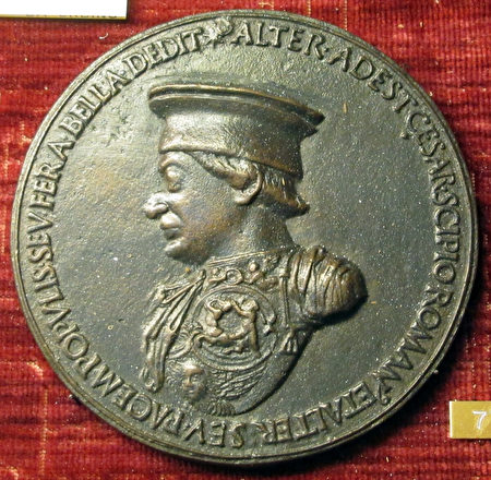 克萊門特‧達‧烏爾比諾（Clemente da Urbino）於1468年製作的費德里科‧達‧蒙特費爾特羅勛章。（Saiko/CC-BY-SA 3.0）