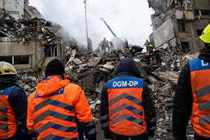 烏克蘭稱俄羅斯導彈襲擊住宅樓 致25人死