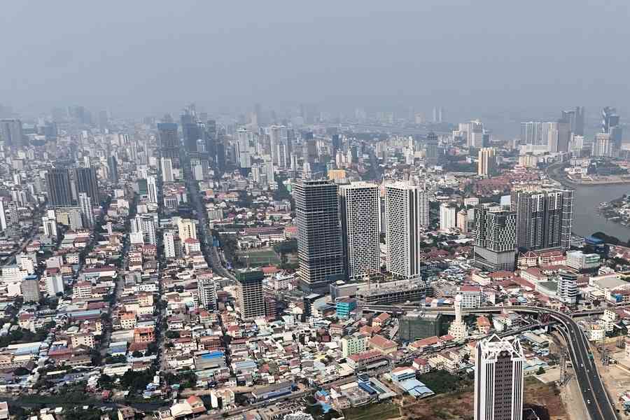 數千外籍勞工逃離電詐園湧入金邊 流落街頭