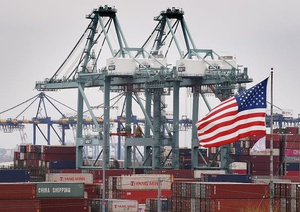 美媒分析，中美貿易戰不僅拉起美國人的民族自豪感，甚至是他們的愛國主義，讓美方能在談判中成功地與中國建立競爭優勢。（Mark Ralston/AFP/Getty Images）