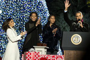 奧巴馬最後一次點亮白宮聖誕樹 再展歌喉