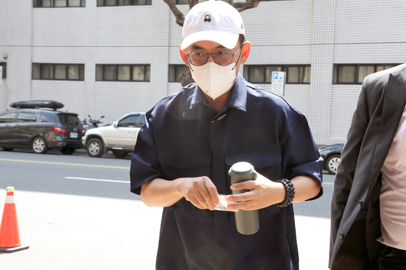 黃子佼涉持兒少性影像案 二審判1年半緩刑4年