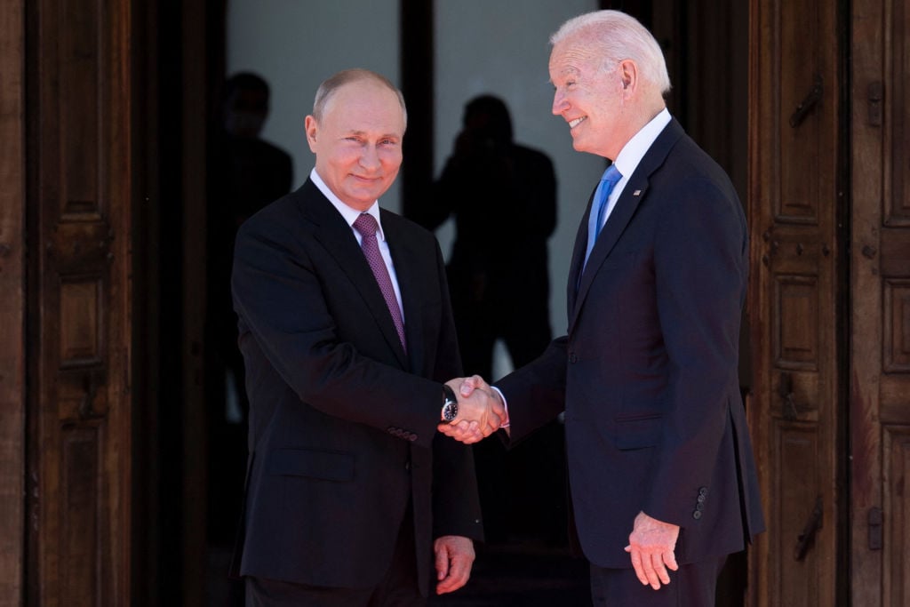 6月16日，美國總統拜登在瑞士會見了俄羅斯總統普京。（BRENDAN SMIALOWSKI/AFP via Getty Images）