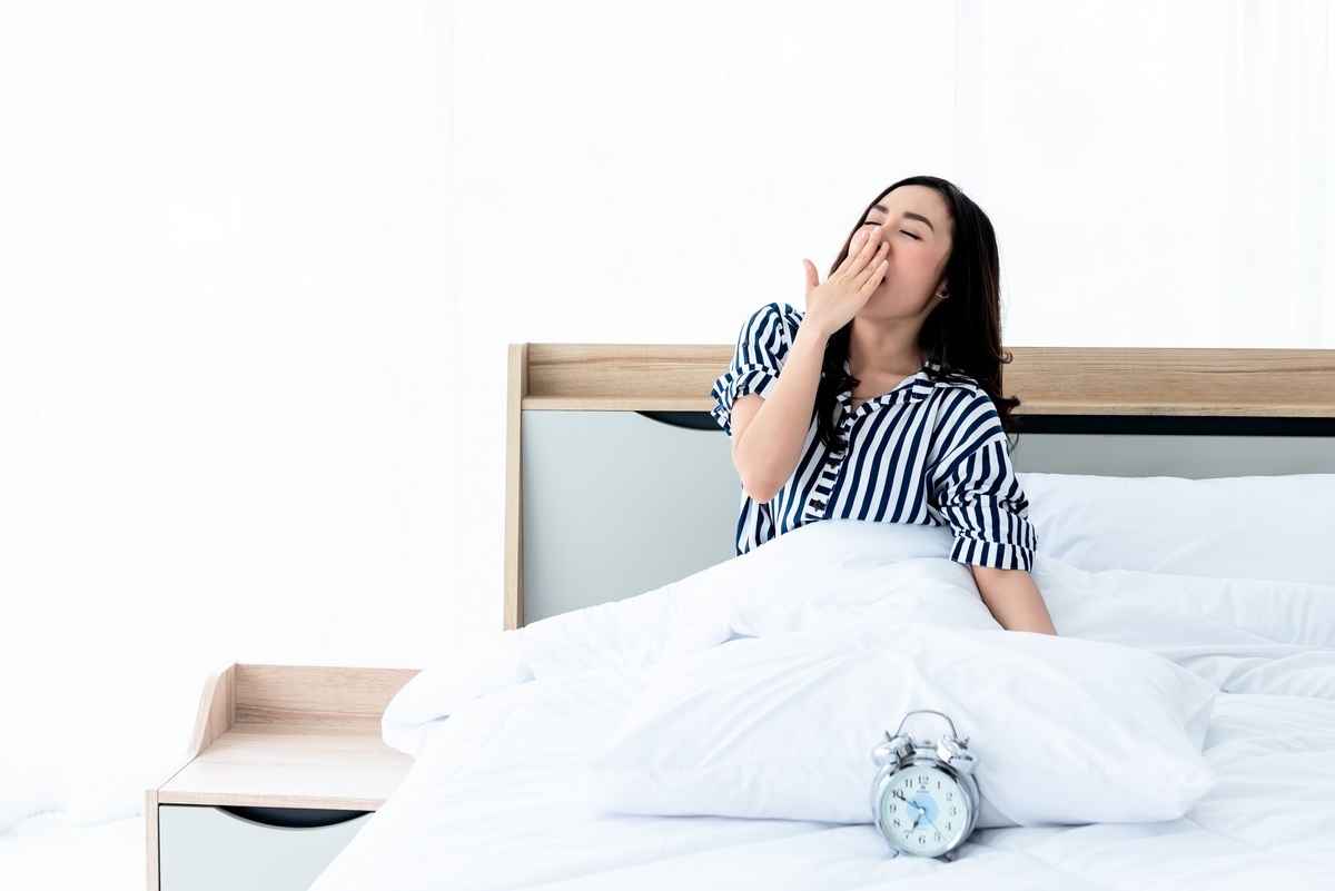 美國一項新研究顯示，美國許多民眾和上班族睡眠普遍不足。（Shutterstock）