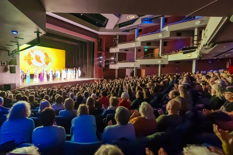 神韻震動英國沃金 頂尖科學家讚超凡脫俗