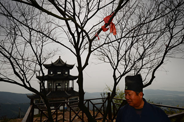 陝西道教會長被舉報：隱婚生子 給情人辦道士證