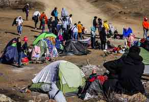 美國終止「被捕即放」政策 邊境連續7個月零釋放