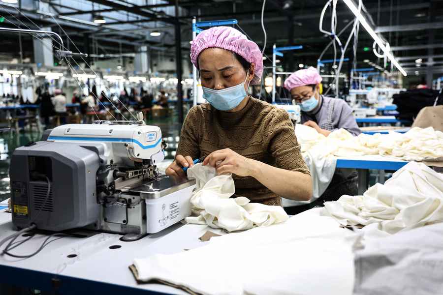 關稅貿易戰陰影擴散 4月財新服務業信心大跌