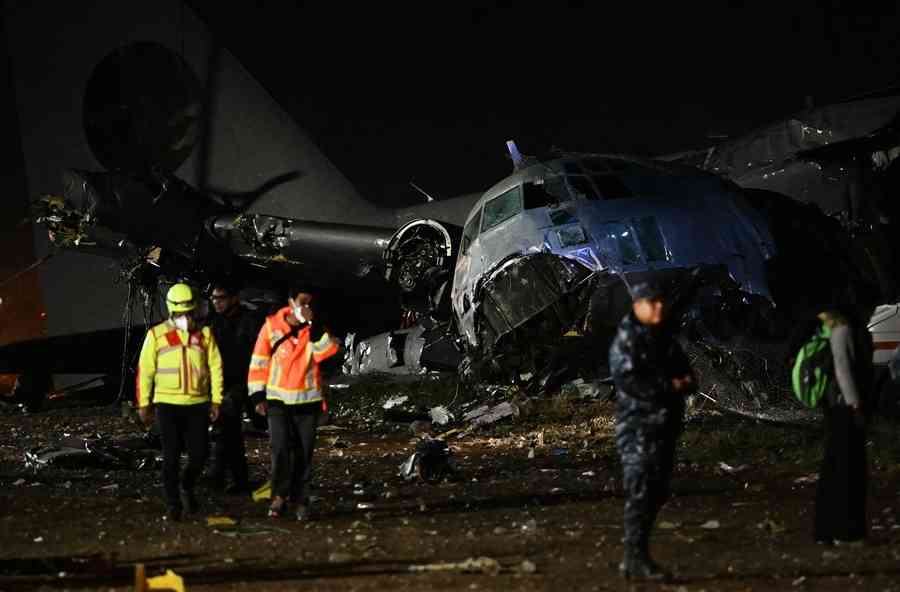 玻利維亞運鈔軍機墜毀 撞入街道至少15死