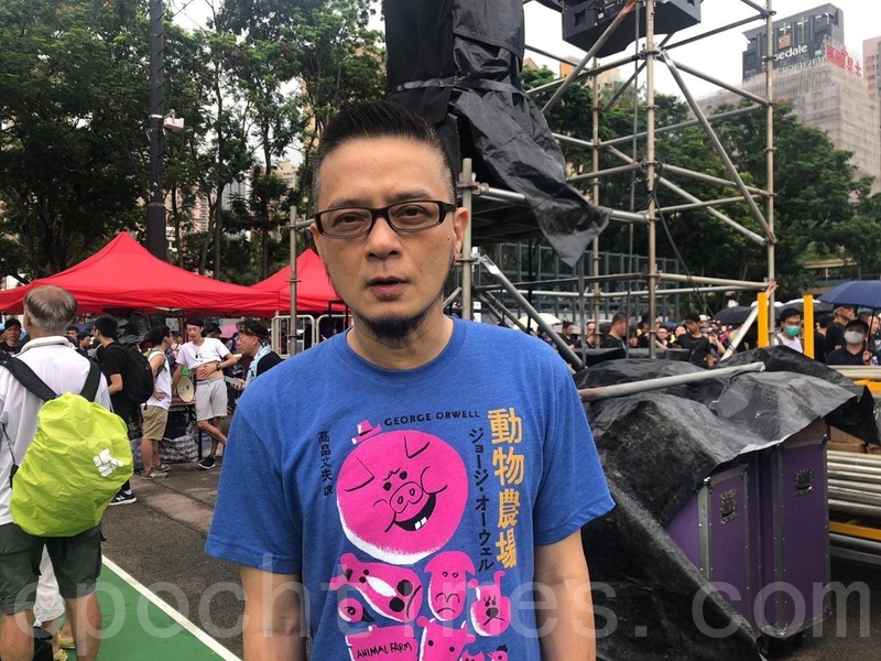 8月18日，香港著名歌星黃耀明參加維多利亞公園集會活動支持反送中。（梁珍／大紀元）