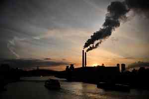 俄製造業PMI急縮 民用產業跌勢擴大