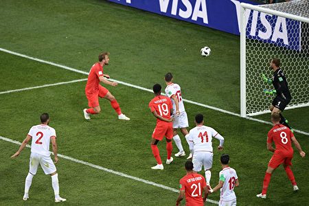 England's forward Harry Kane (2L) heads the ball and scores his second goal during the Russia 2018 World Cup Group G football match between Tunisia and England at the Volgograd Arena in Volgograd on June 18, 2018. (Photo by NICOLAS ASFOURI / AFP) / RESTRICTED TO EDITORIAL USE - NO MOBILE PUSH ALERTS/DOWNLOADS 