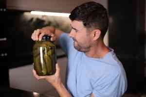 玻璃罐打不開？ 英國教授教你用這招迅速搞定