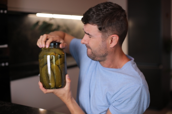 玻璃罐打不開？ 英國教授教你用這招迅速搞定