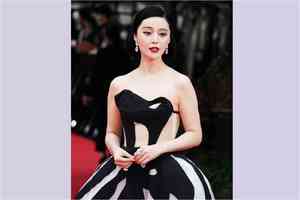 范冰冰東京影展搶鏡 走紅地氈一路為影迷簽名