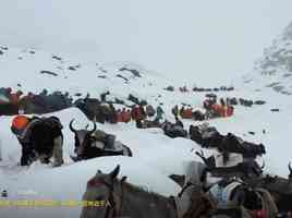 珠峰暴雪 親歷者憶述死裏逃生過程