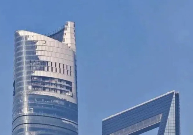 中國最高樓上海中心大廈頂層外牆結冰