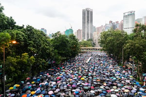 擔憂自治權被侵蝕 香港人向海外轉移資金