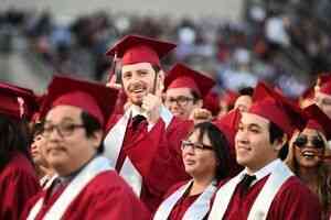 越來越多美國人在問：上大學真值得嗎？